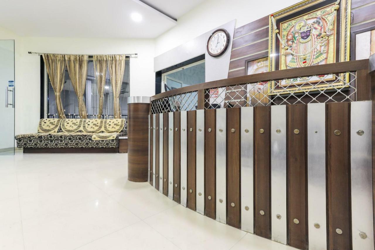 Oyo 43851 Hotel Virasat Māndu Kültér fotó