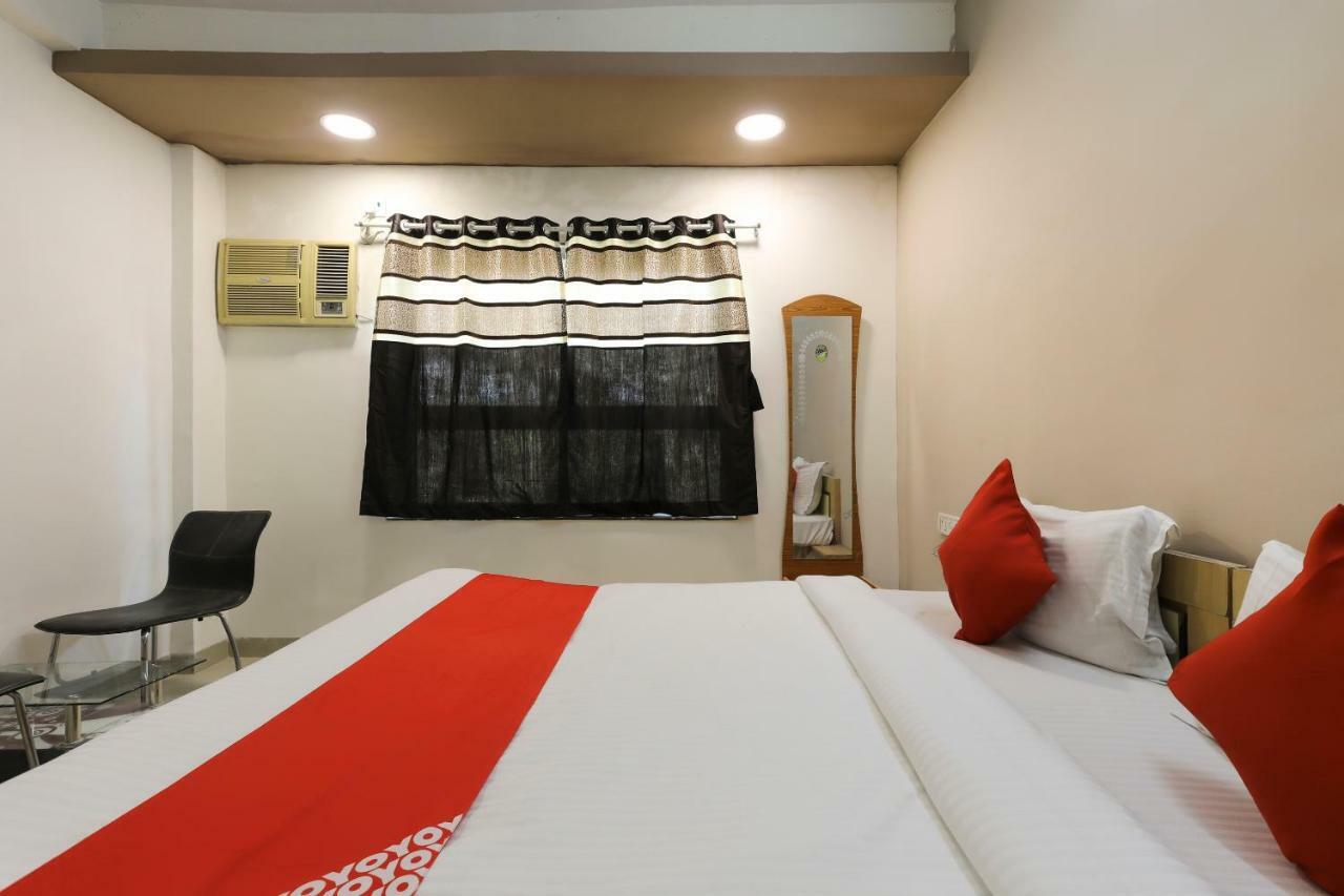 Oyo 43851 Hotel Virasat Māndu Kültér fotó