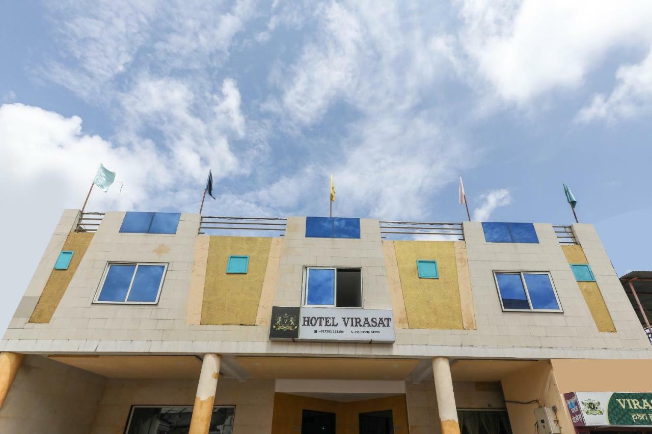 Oyo 43851 Hotel Virasat Māndu Kültér fotó