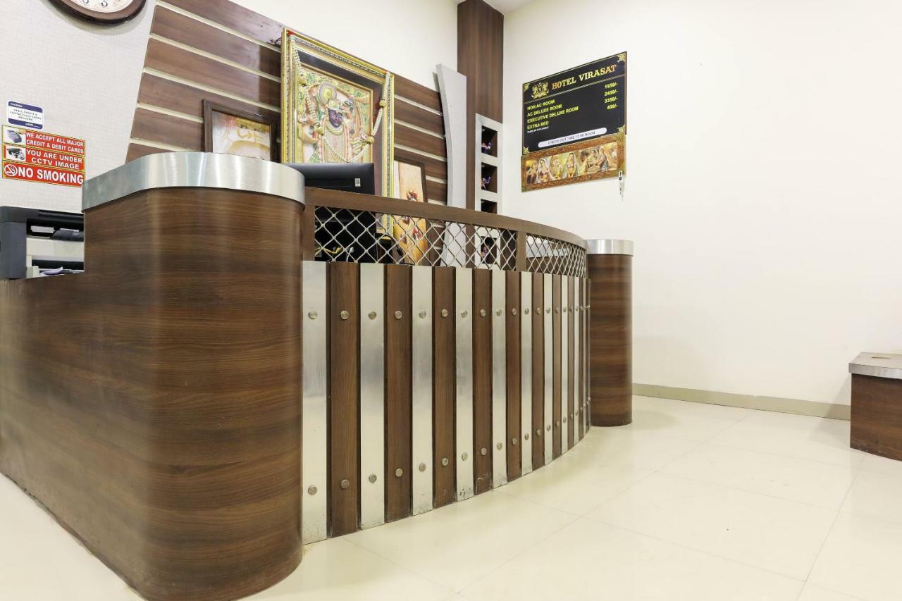 Oyo 43851 Hotel Virasat Māndu Kültér fotó